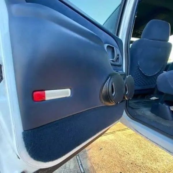 Pasgemaakte Luidsprekerpeule - Dubbele 6.5″ Luidsprekerpeule vir die Agterdeur van 'n 95-99 GM Volgrootte Bakkie Volgrootte Agterdeur 
